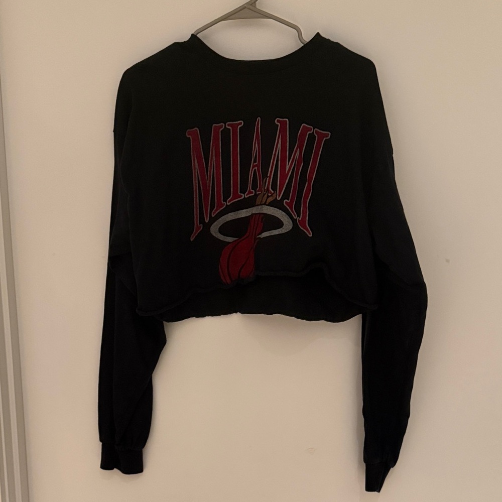Cropped Black Miami Heat Long Sleeve T-Shirt